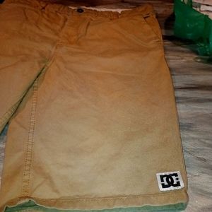 Dc kaki skaters shorts size 32